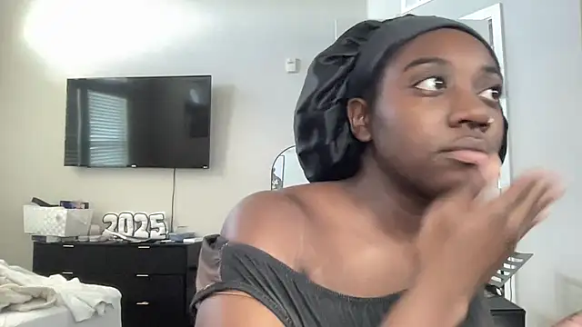 Snapshot of AveryJ99 chatting on April 12, 2026, 9:07 pm AveryJ99 online show from April 12, 2026, 9:07 pm