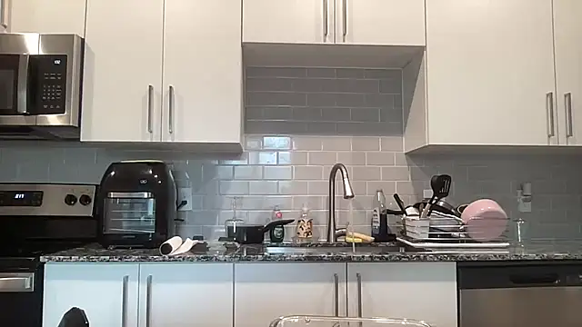 Snapshot of AveryJ99 chatting on February 2, 2025, 3:39 pm AveryJ99 online show from February 2, 2025, 3:39 pm