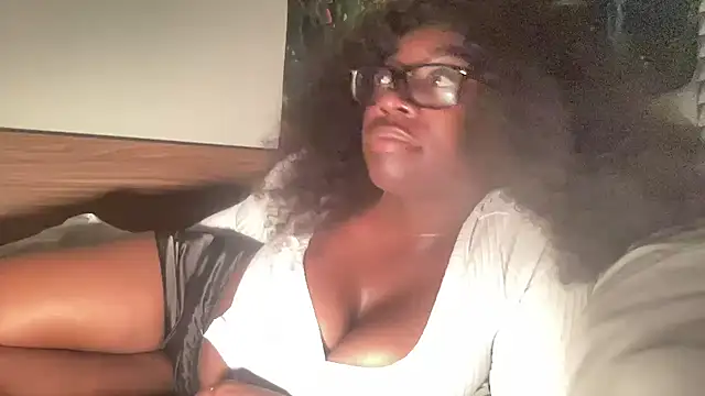 Snapshot of AveryJ99 chatting on March 22, 2025, 1:00 am AveryJ99 online show from March 22, 2025, 1:00 am