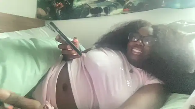 Snapshot of AveryJ99 chatting on March 20, 2025, 9:35 pm AveryJ99 online show from March 20, 2025, 9:35 pm