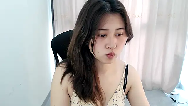 Snapshot of Liliya-77 chatting on April 16, 2026, 6:36 am Liliya-77 online show from April 16, 2026, 6:36 am