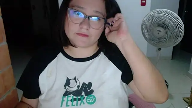 Snapshot of CinnamonCookiez chatting on January 10, 2025, 4:01 am CinnamonCookiez online show from January 10, 2025, 4:01 am