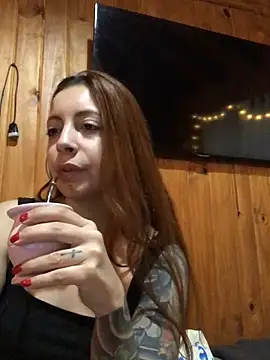 Snapshot of EffyScarlet chatting on October 1, 2025, 10:57 pm EffyScarlet online show from October 1, 2025, 10:57 pm