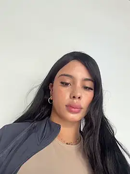 Snapshot of Tusumisahot chatting on November 11, 2025, 4:13 pm Tusumisahot online show from November 11, 2025, 4:13 pm