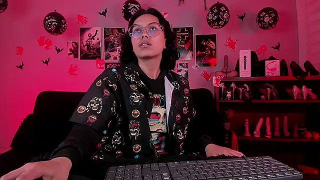 lilith-deveraux online show from November 24, 2025, 3:28 am