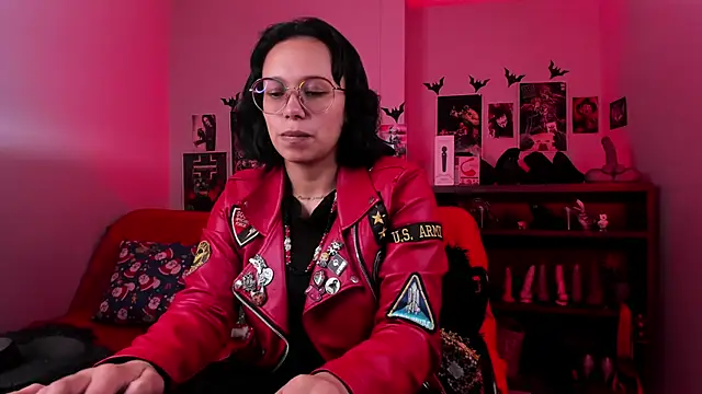 lilith-deveraux online show from December 3, 2025, 1:32 pm