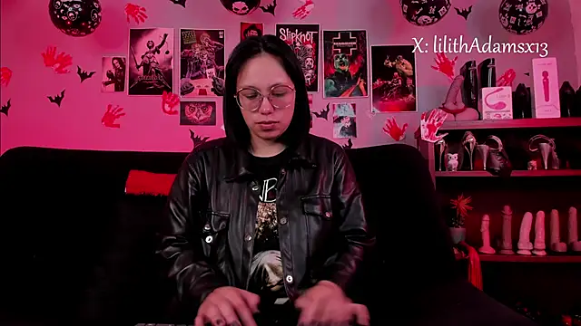 lilith-deveraux online show from November 5, 2025, 1:25 pm