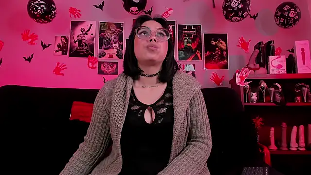 lilith-deveraux online show from November 6, 2025, 5:28 pm