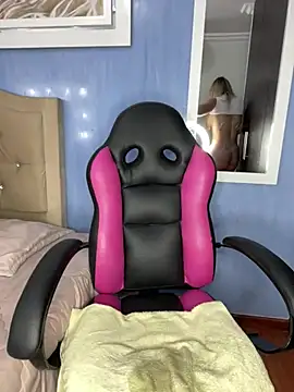 Miss Erika  online show from December 29, 2024, 1:17 pm