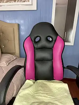 Miss Erika  online show from December 20, 2024, 4:46 pm