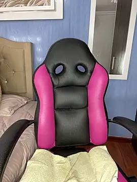 Miss Erika  online show from December 20, 2024, 1:43 pm