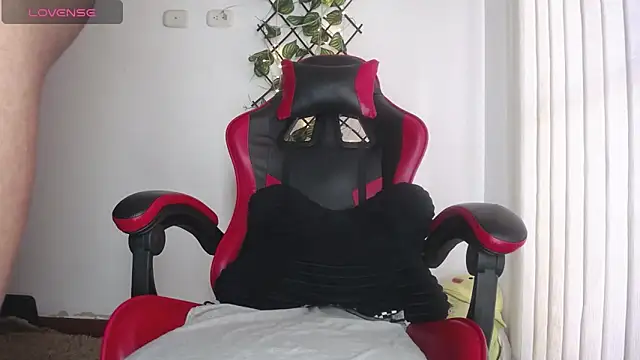 darkviper26 online show from April 27, 2026, 2:37 pm