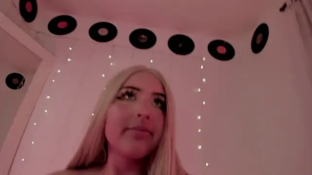  dahian14  online show from October 20, 2025, 4:25 am