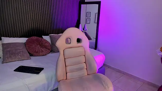 Axel brunette1 online show from November 21, 2025, 7:35 pm