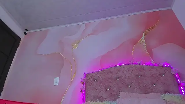 Taylor  cooper online show from September 18, 2025, 6:33 pm