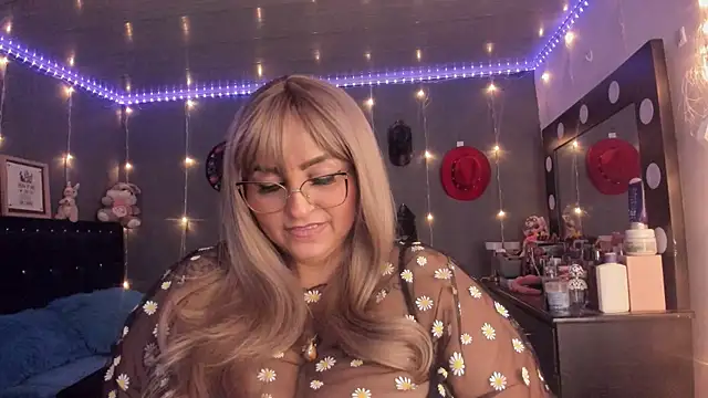 Snapshot of Ivonnee__ chatting on February 9, 2025, 7:26 am Ivonnee online show from February 9, 2025, 7:26 am