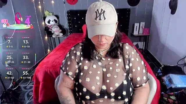 Ivonnee   online show from November 16, 2025, 1:21 am