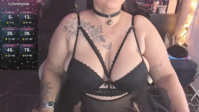 Snapshot of Ivonnee__ chatting on February 13, 2025, 5:37 am Ivonnee online show from February 13, 2025, 5:37 am