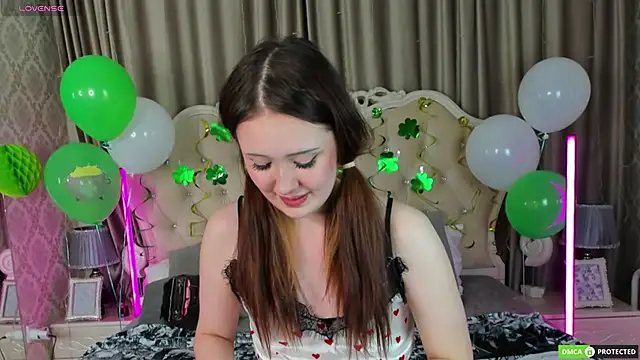 Snapshot of MiriaamWhite chatting on March 13, 2025, 6:56 pm MiriaamWhite online show from March 13, 2025, 6:56 pm