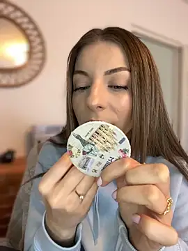 Mia Ethan online show from November 1, 2025, 11:26 am