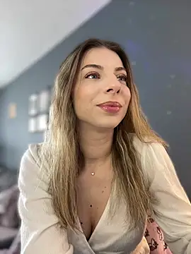 Mia Ethan online show from March 28, 2026, 8:04 am