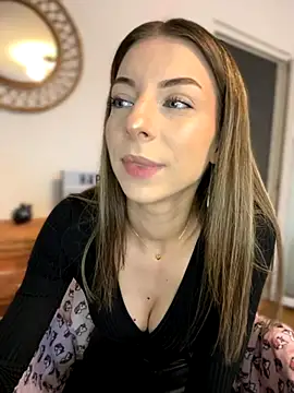 Mia Ethan online show from October 7, 2025, 9:43 am