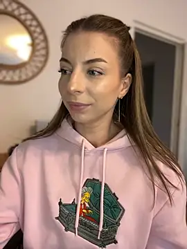 Mia Ethan online show from October 3, 2025, 10:06 am