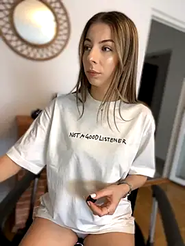 Mia Ethan online show from September 11, 2025, 11:32 am