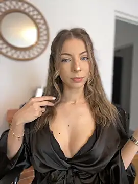 Mia Ethan online show from September 21, 2025, 9:14 am