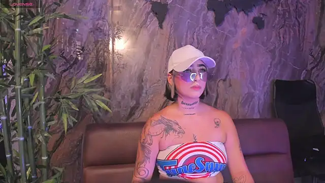 Alahia Dangelo online show from November 9, 2025, 5:06 pm