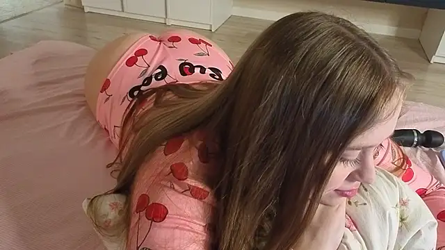 endlesssoffi online show from February 24, 2026, 5:47 pm