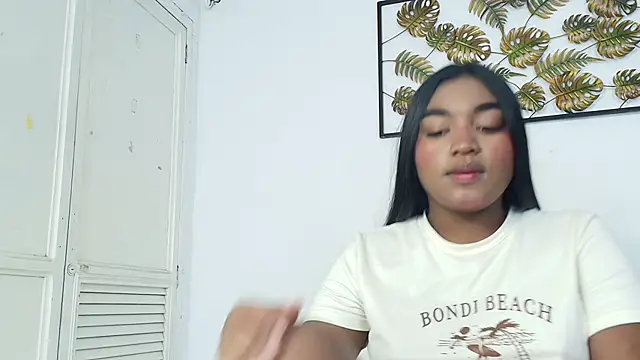 Snapshot of kayna_gomez chatting on October 17, 2025, 8:21 pm kayna gomez online show from October 17, 2025, 8:21 pm