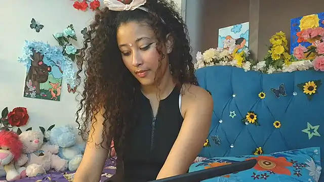 Snapshot of Milkdulce1 chatting on July 1, 2026, 1:33 pm Milkdulce1 online show from July 1, 2026, 1:33 pm