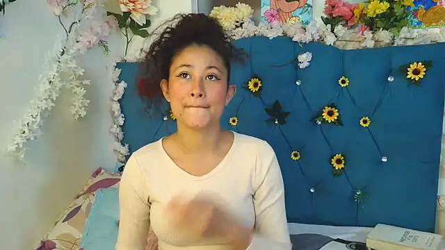 Snapshot of Milkdulce1 chatting on May 20, 2026, 1:41 pm Milkdulce1 online show from May 20, 2026, 1:41 pm