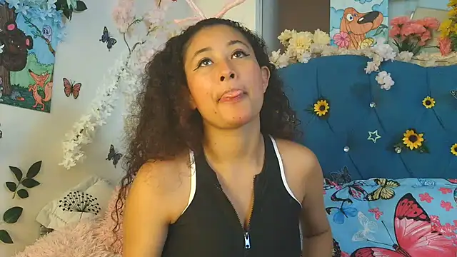 Snapshot of Milkdulce1 chatting on May 25, 2026, 2:16 pm Milkdulce1 online show from May 25, 2026, 2:16 pm