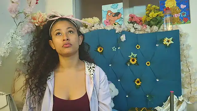Snapshot of Milkdulce1 chatting on May 22, 2026, 3:21 pm Milkdulce1 online show from May 22, 2026, 3:21 pm