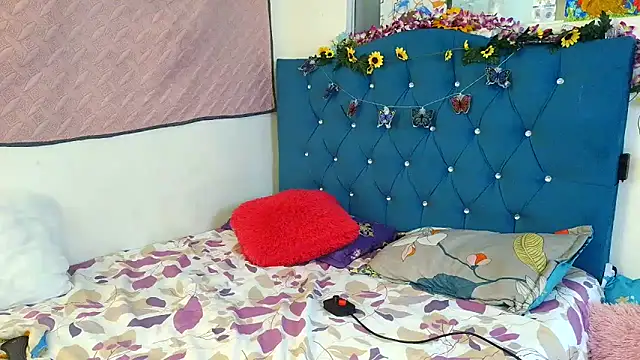 Snapshot of Milkdulce1 chatting on April 7, 2026, 1:24 pm Milkdulce1 online show from April 7, 2026, 1:24 pm