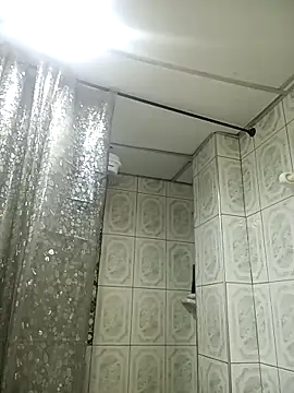 Snapshot of Milkdulce1 chatting on March 18, 2026, 1:24 pm Milkdulce1 online show from March 18, 2026, 1:24 pm