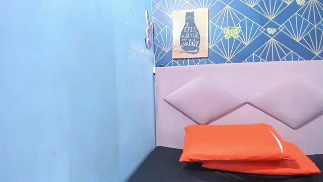 Snapshot of Zaray__ chatting on October 9, 2025, 9:10 am Zaray online show from October 9, 2025, 9:10 am