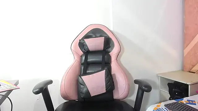 Snapshot of Zaray__ chatting on September 12, 2025, 8:19 pm Zaray online show from September 12, 2025, 8:19 pm