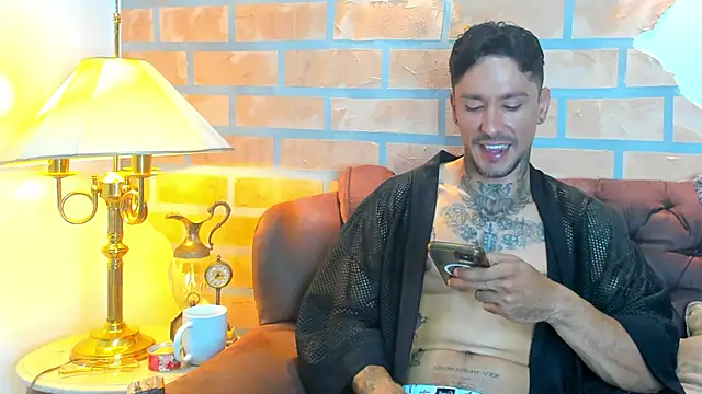 Snapshot of Dylanstonne chatting on January 30, 2025, 10:19 pm Dylanstonne online show from January 30, 2025, 10:19 pm