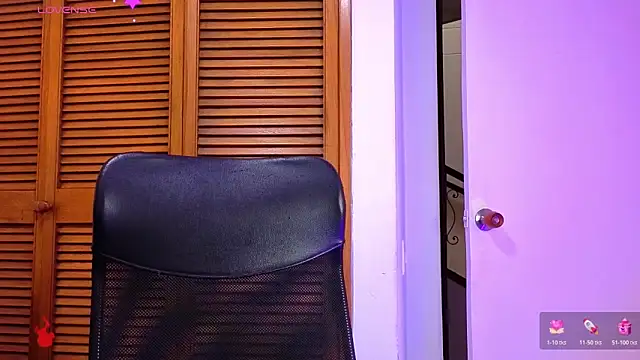 Dylanstonne online show from November 25, 2025, 8:42 pm