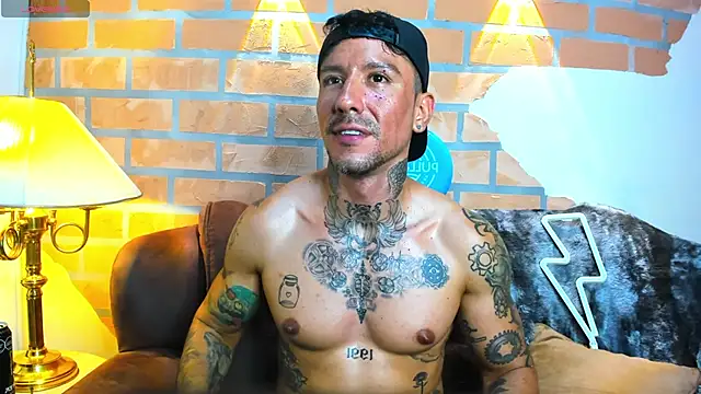 Snapshot of Dylanstonne chatting on March 13, 2025, 2:49 am Dylanstonne online show from March 13, 2025, 2:49 am