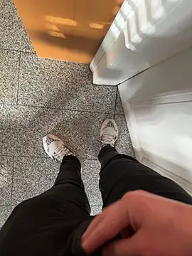 Snapshot of kareem0010 chatting on February 19, 2025, 3:05 pm kareem0010 online show from February 19, 2025, 3:05 pm