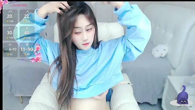 Sexyxiao 520 online show from May 13, 2026, 5:14 am