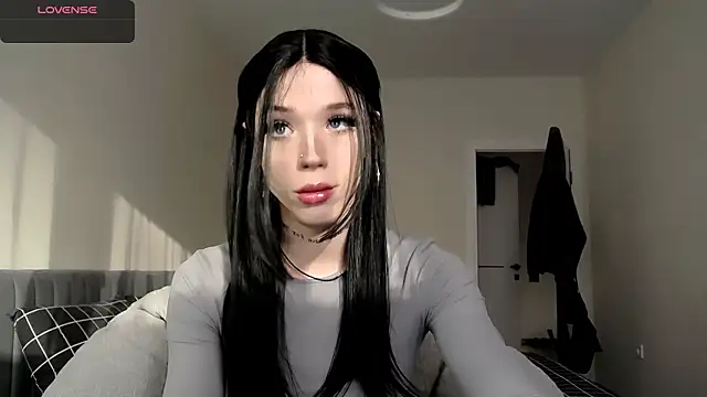 Dasha M online show from October 8, 2025, 1:23 pm