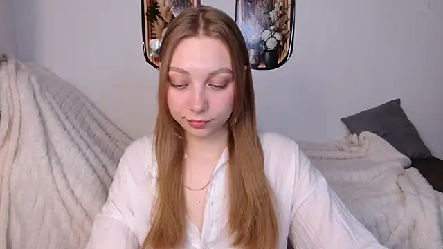 Snapshot of bellaa_love_ chatting on April 8, 2026, 12:01 am bellaa love online show from April 8, 2026, 12:01 am