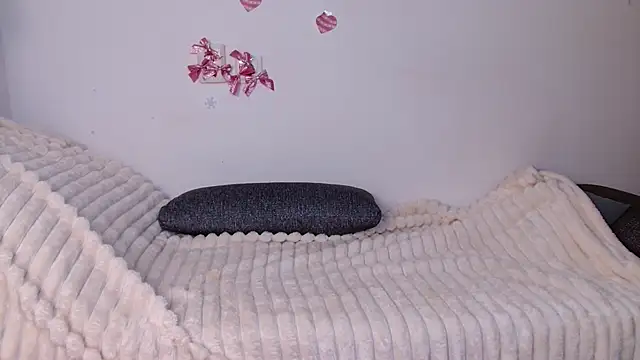 Snapshot of bellaa_love_ chatting on April 1, 2026, 12:13 am bellaa love online show from April 1, 2026, 12:13 am