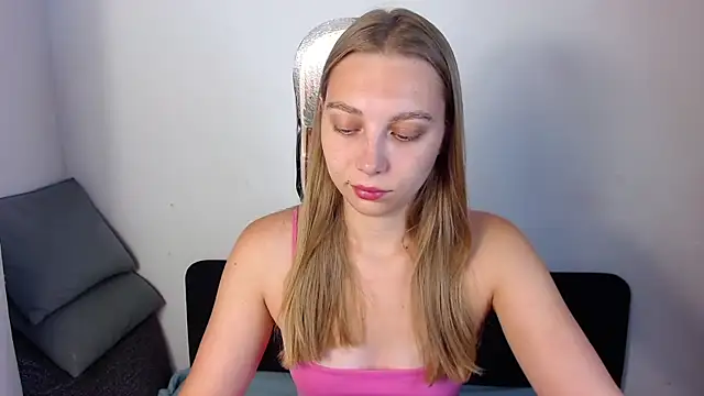 Snapshot of bellaa_love_ chatting on July 16, 2026, 12:18 am bellaa love online show from July 16, 2026, 12:18 am