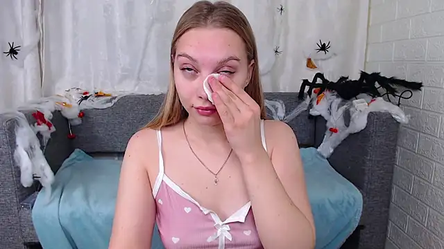 Snapshot of bellaa_love_ chatting on October 29, 2025, 12:20 am bellaa love online show from October 29, 2025, 12:20 am